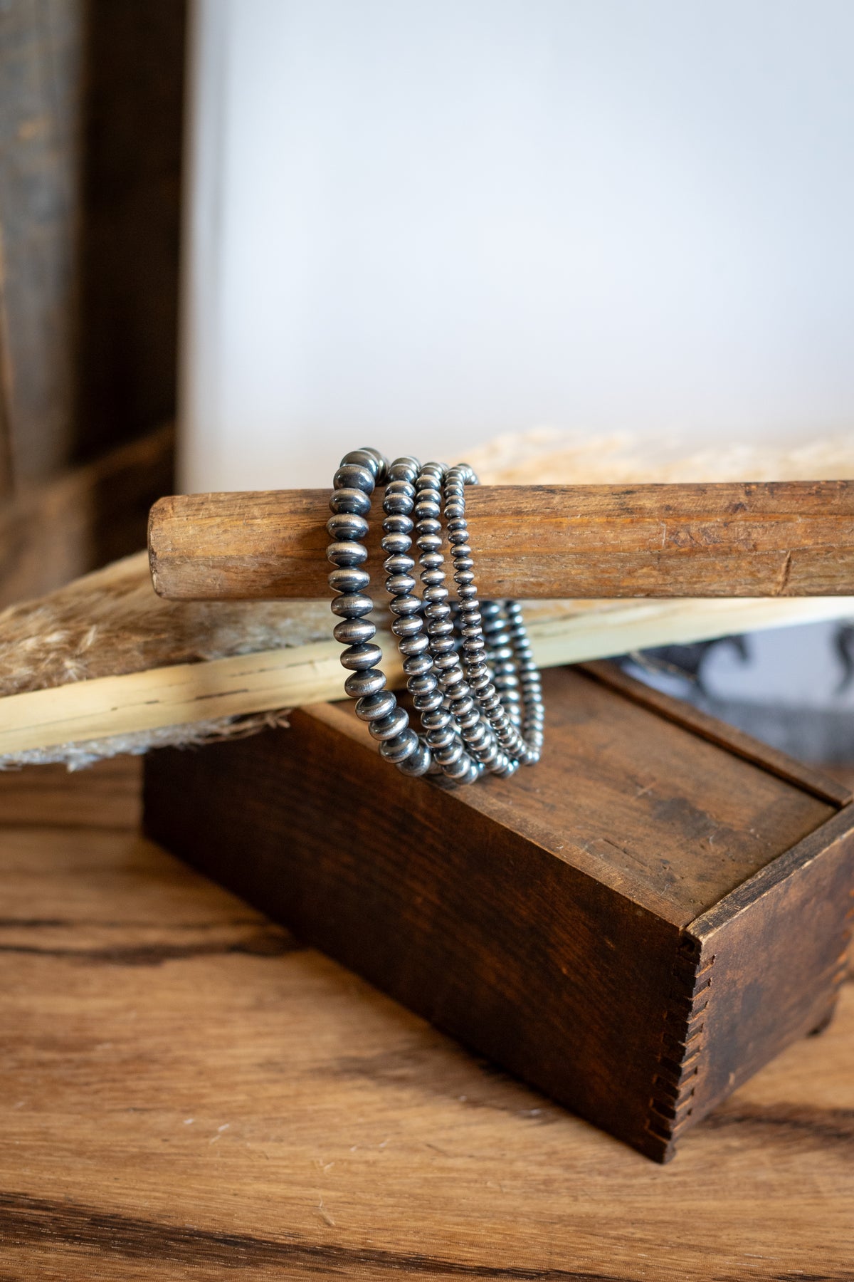 Stretch Saucer Navajo Pearl Bracelets (3mm-9mm) — PUNCHY'S