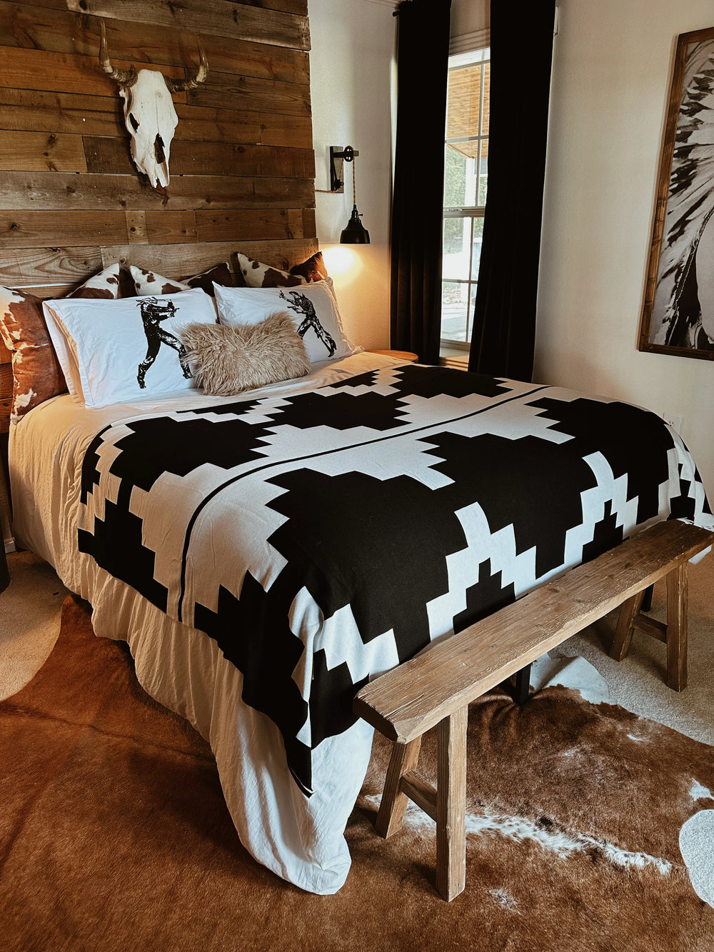 Western Grande Presidio Black/White Throw Blanket
