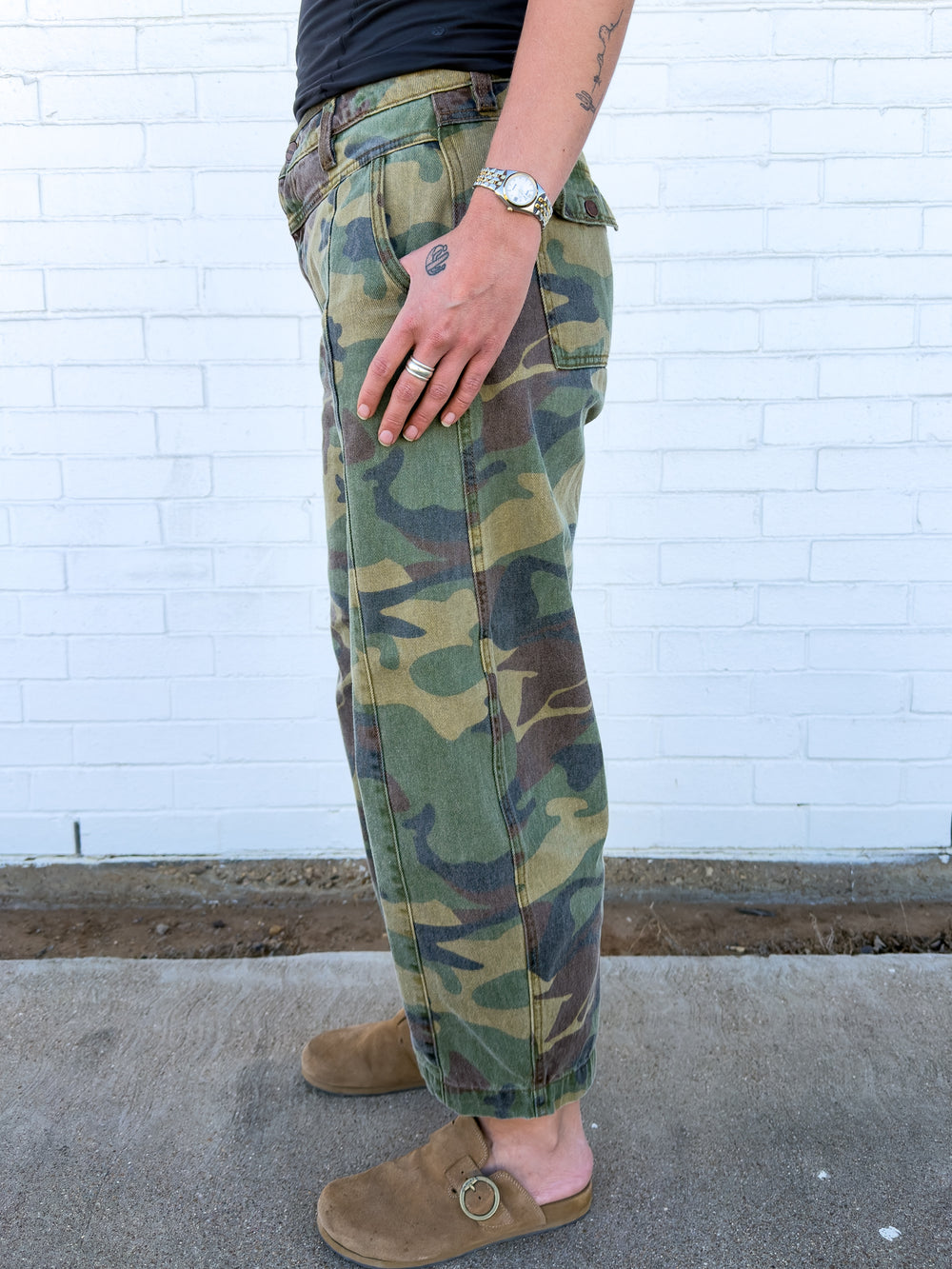 Mid Rise Crop Barrel Camo Print Pants