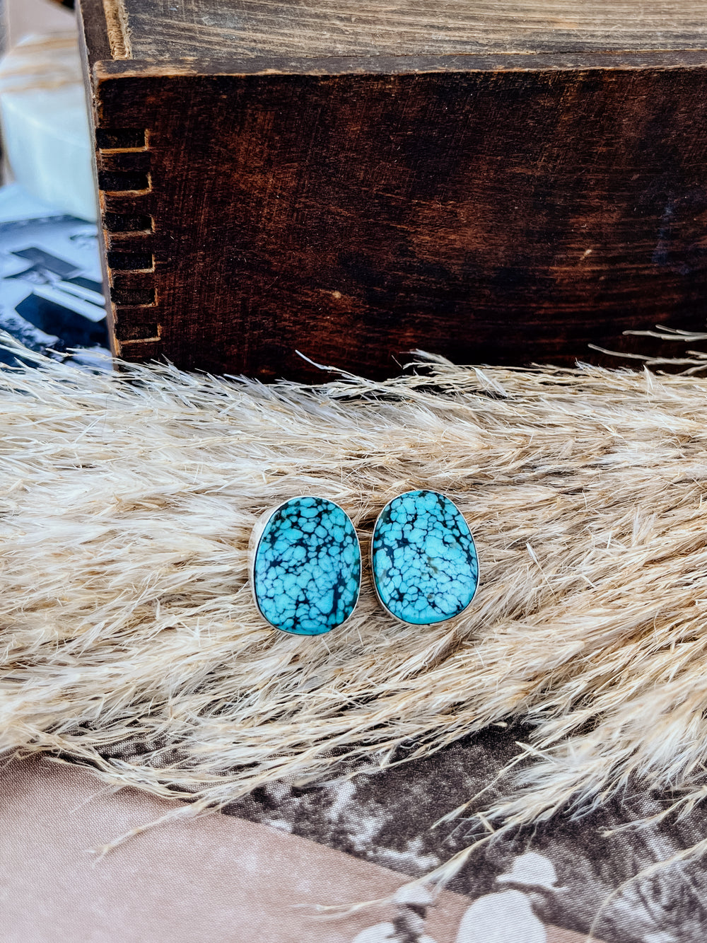 Oval Laredo Studs Mini