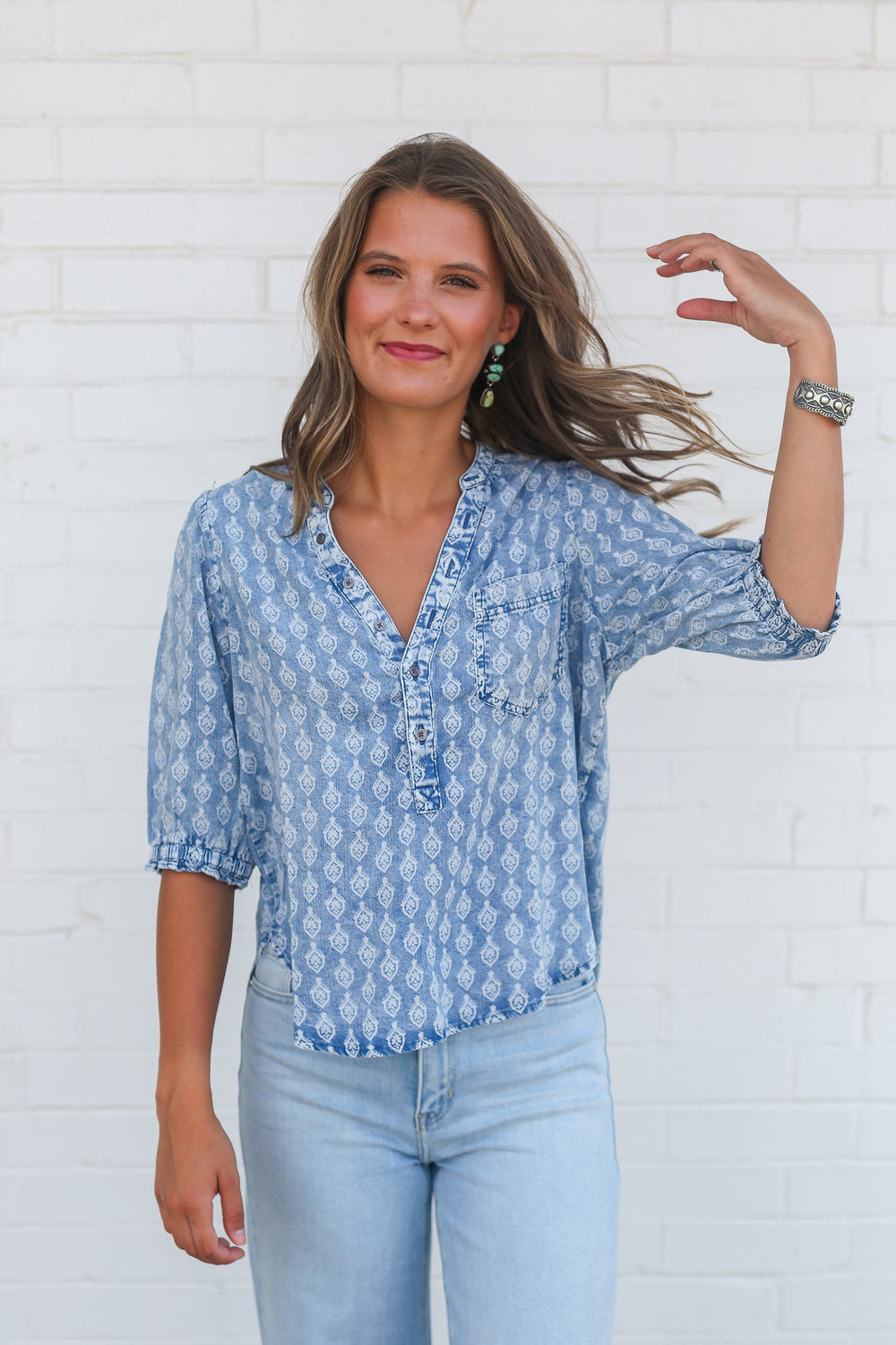 Sidney Tulip Crest V-Neck Top