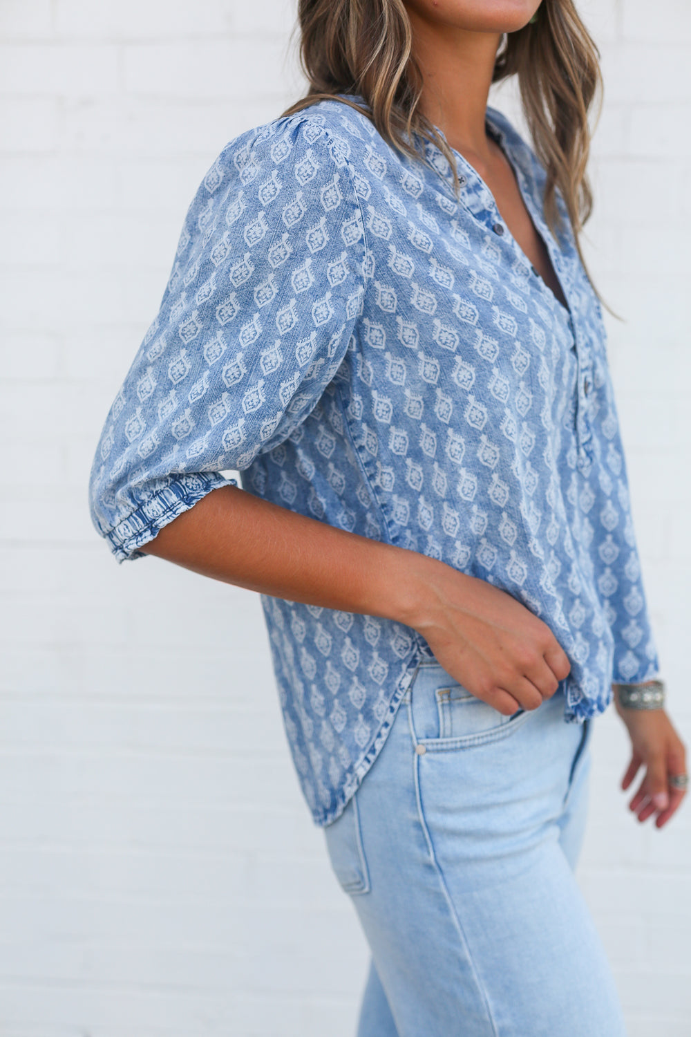 Sidney Tulip Crest V-Neck Top