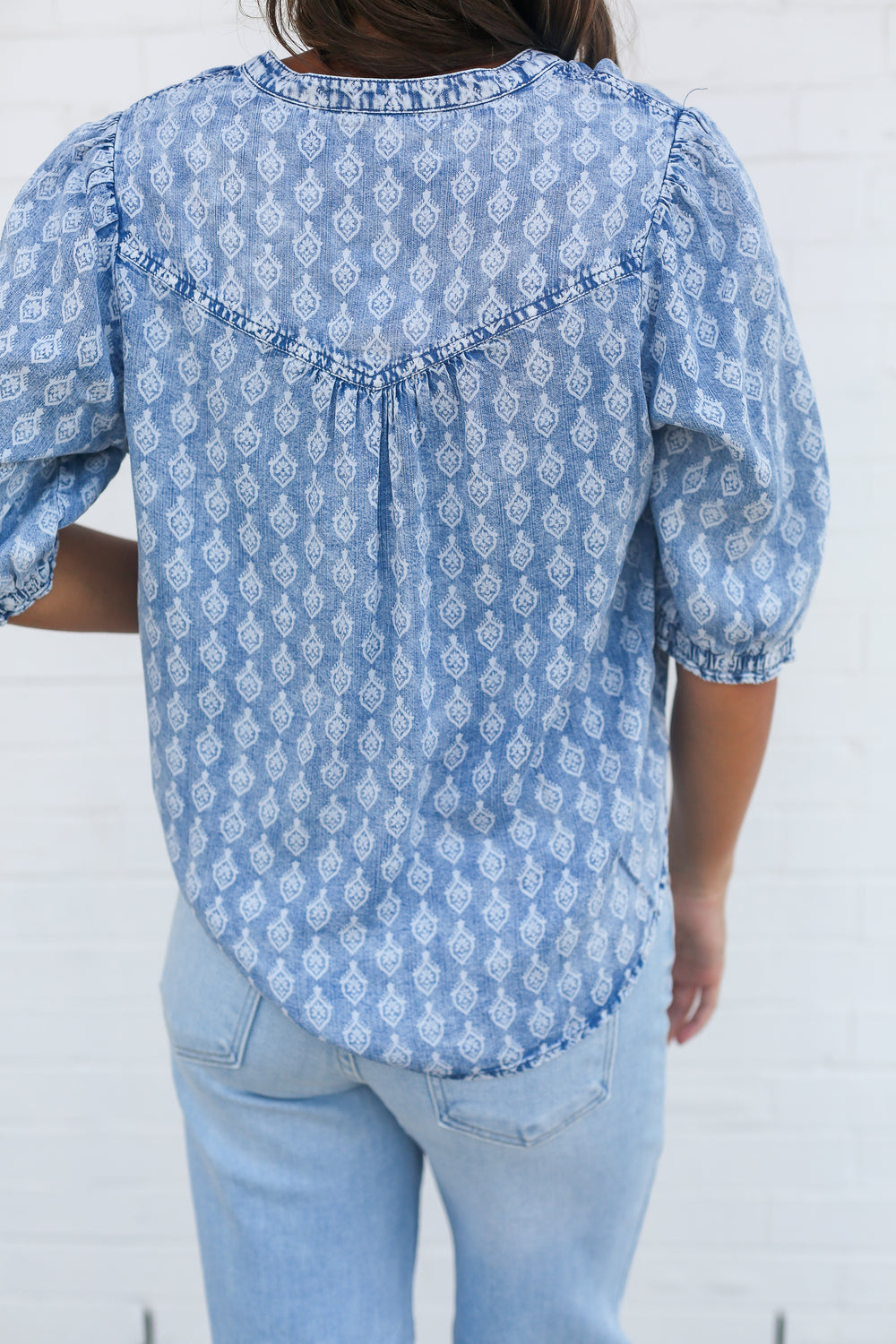 Sidney Tulip Crest V-Neck Top