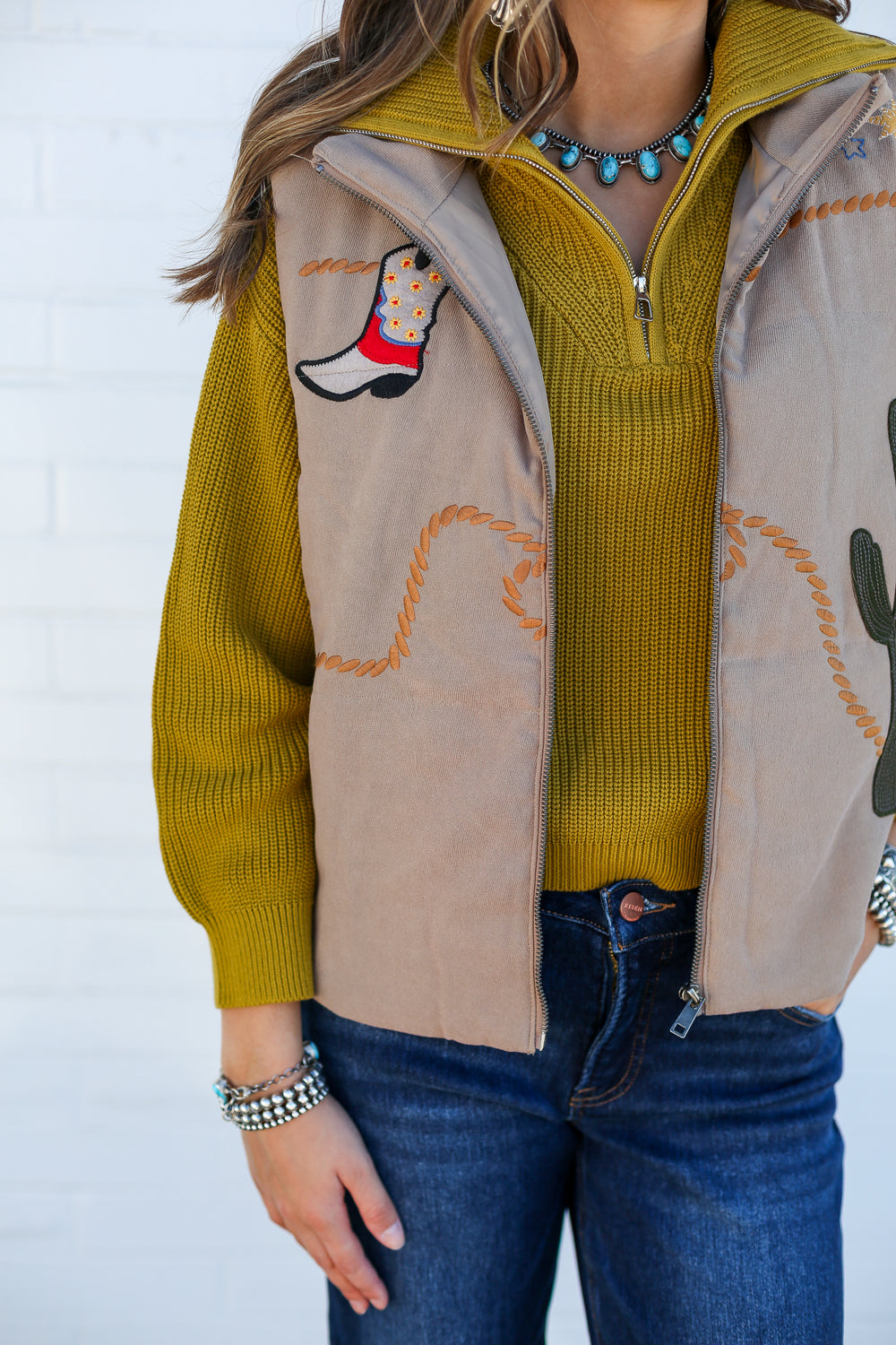 Sleeveless Desert Embroidery Woven Vest