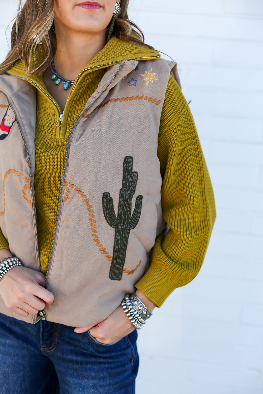 Sleeveless Desert Embroidery Woven Vest