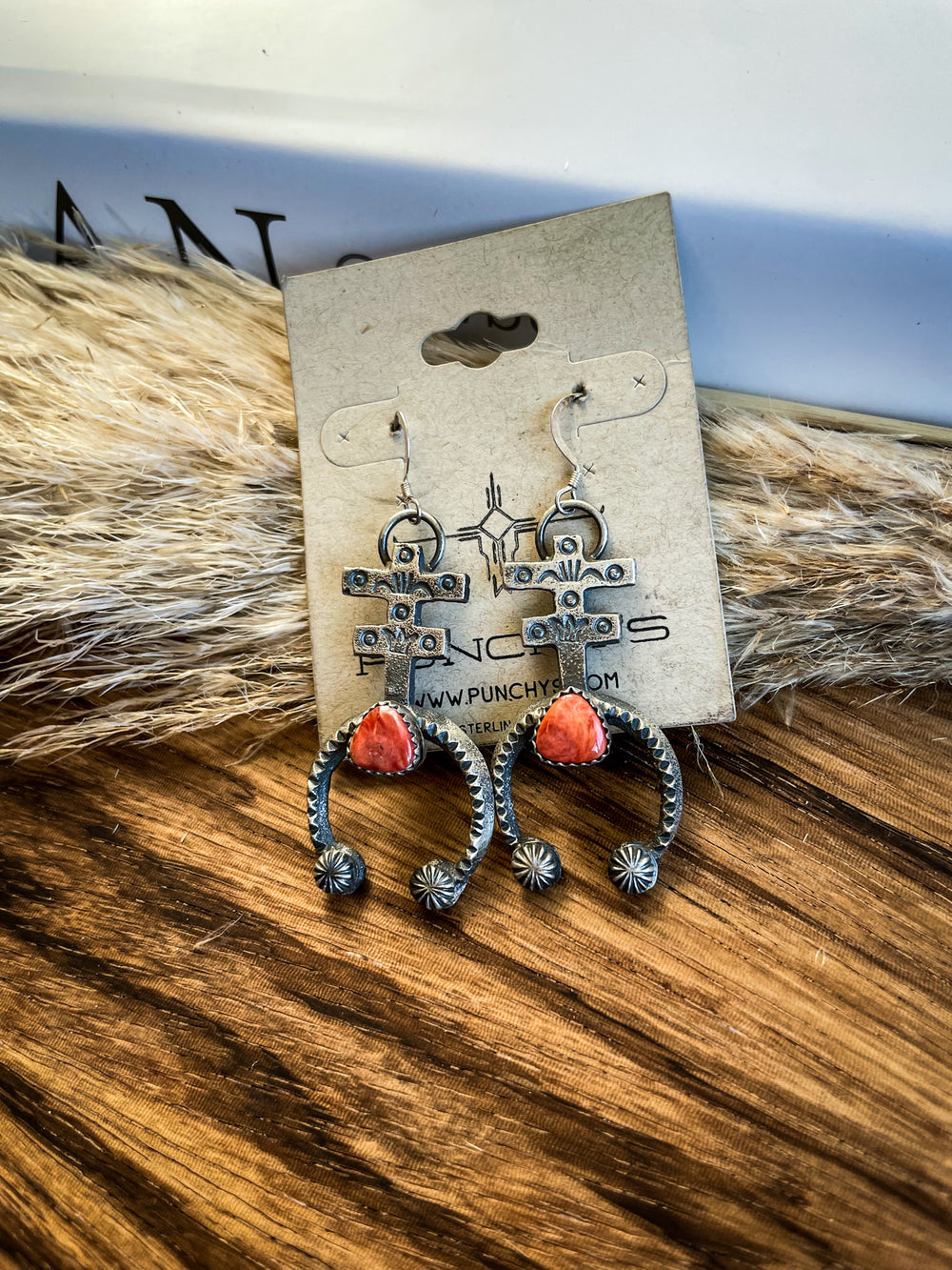 Spiny Oyster Hook Naja Earrings